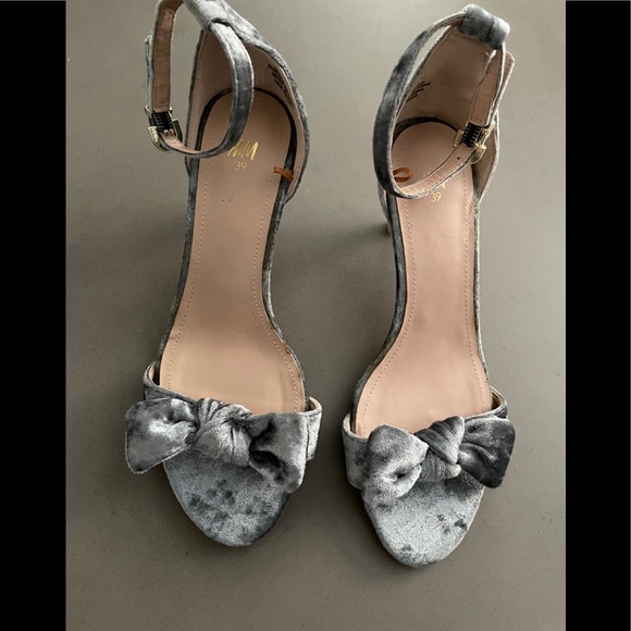 H&M crushed velvet ankle strap heels 39 runs small - Picture 2 of 15